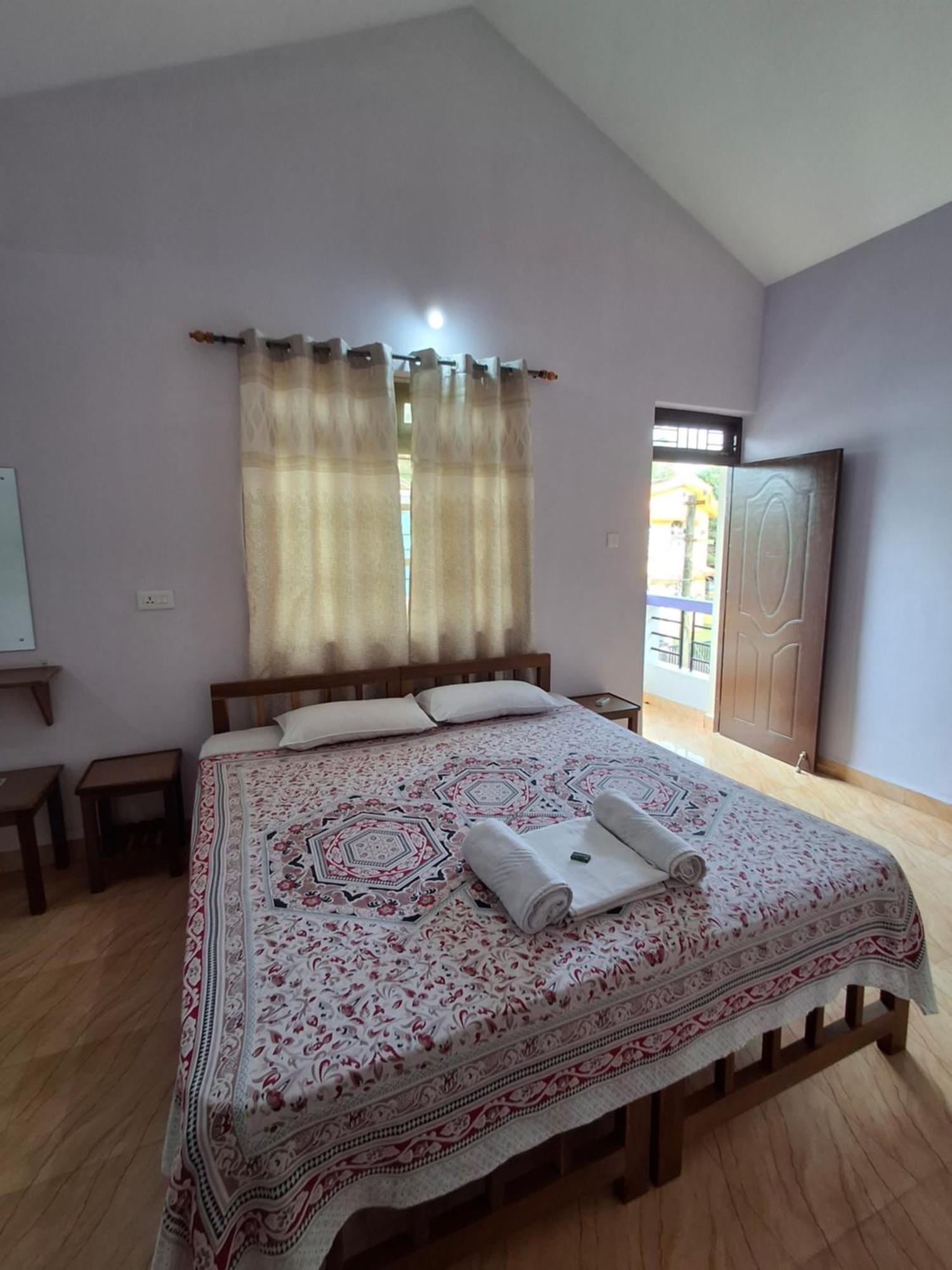 Lobo'S Guesthouse Cavelossim Exterior foto